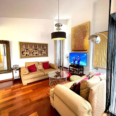 Apartamento ático En Plaza De La Constitución Málaga