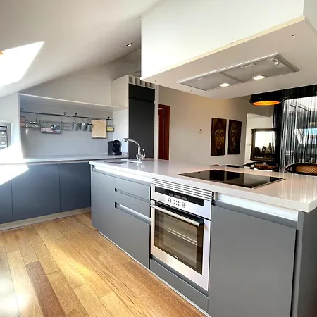 Atico En Plaza De La Constitucion 3 Bedrooms Малага