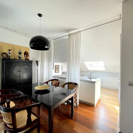 Atico En Plaza De La Constitucion 3 Bedrooms Málaga