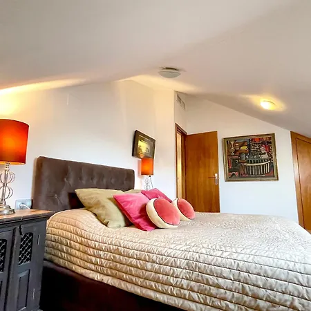 Atico En Plaza De La Constitucion 3 Bedrooms Apartment *