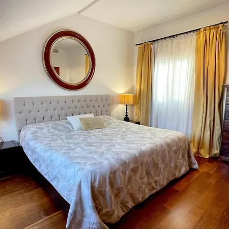 Apartamento ático En Plaza De La Constitución Málaga