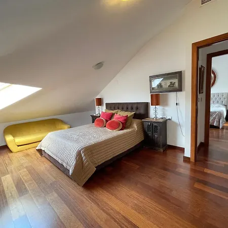 Atico En Plaza De La Constitucion 3 Bedrooms
