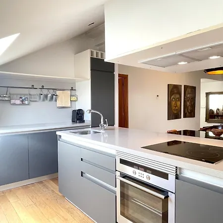 Atico En Plaza De La Constitucion 3 Bedrooms Lägenhet *