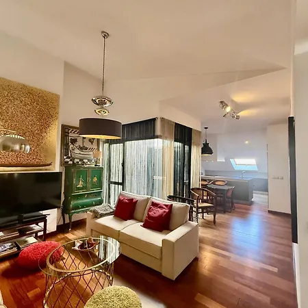 ático En Plaza De La Constitución 3 Bedrooms Málaga