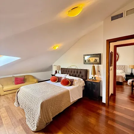 ático En Plaza De La Constitución 3 Bedrooms Appartamento Málaga