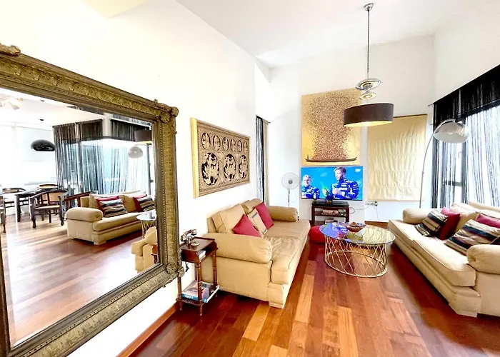 Atico En Plaza De La Constitucion 3 Bedrooms