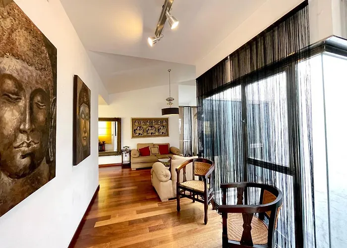 Atico En Plaza De La Constitucion 3 Bedrooms Màlaga