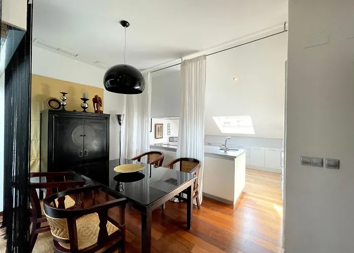 Atico En Plaza De La Constitucion 3 Bedrooms Màlaga