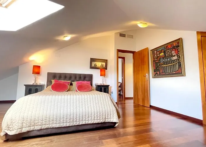Atico En Plaza De La Constitucion 3 Bedrooms