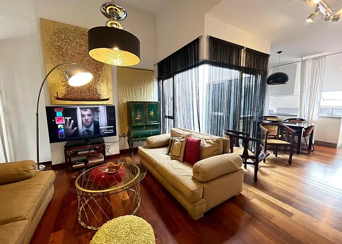 Atico En Plaza De La Constitucion 3 Bedrooms Màlaga