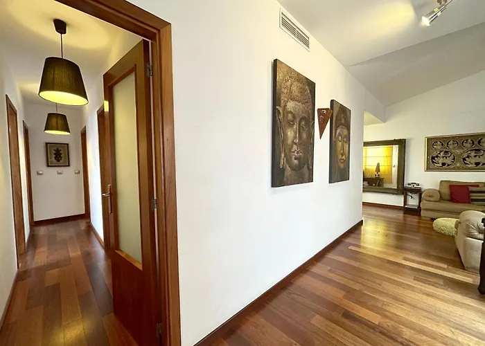 Atico En Plaza De La Constitucion 3 Bedrooms *