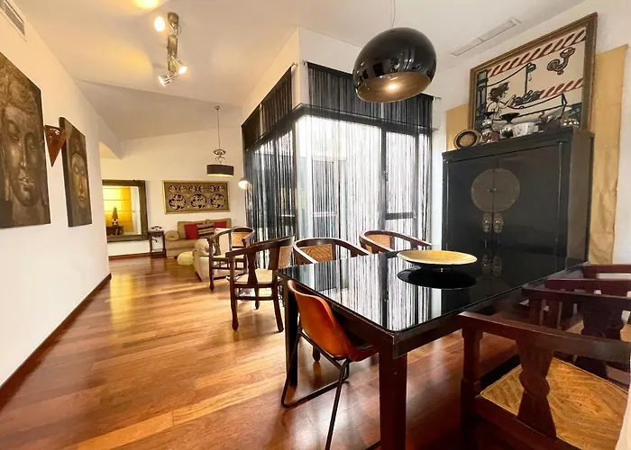 Atico En Plaza De La Constitucion 3 Bedrooms Màlaga