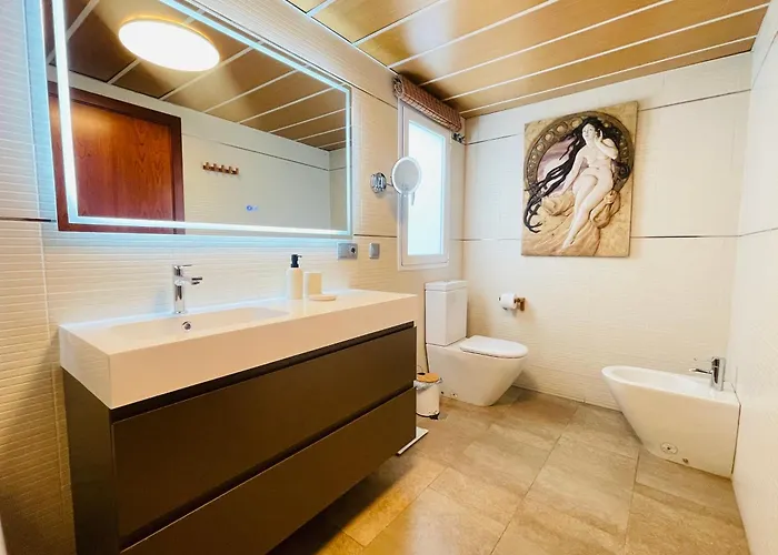 Apartmán Atico En Plaza De La Constitucion 3 Bedrooms Màlaga