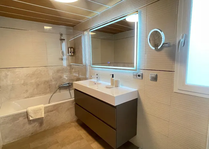 Atico En Plaza De La Constitucion 3 Bedrooms