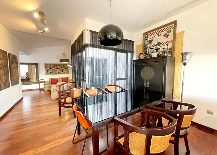 Atico En Plaza De La Constitucion 3 Bedrooms Màlaga