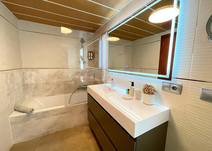 Atico En Plaza De La Constitucion 3 Bedrooms Apartmán Màlaga