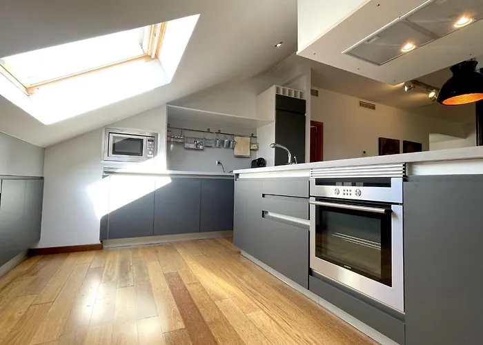 Atico En Plaza De La Constitucion 3 Bedrooms * Màlaga