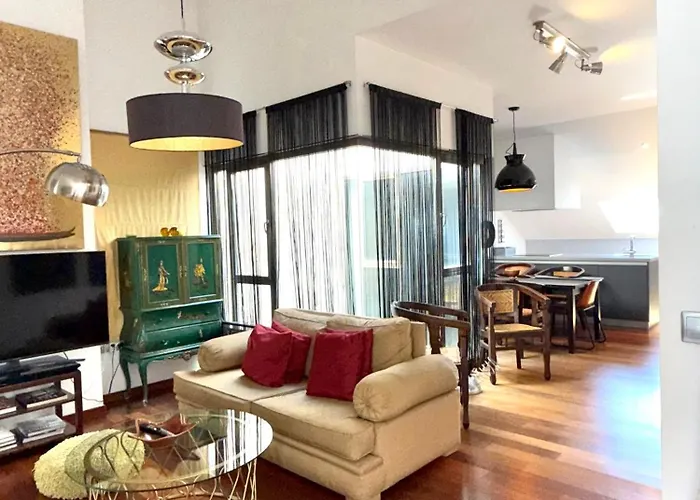 Atico En Plaza De La Constitucion 3 Bedrooms