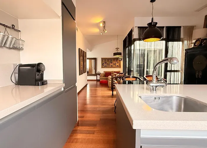 Atico En Plaza De La Constitucion 3 Bedrooms * Màlaga