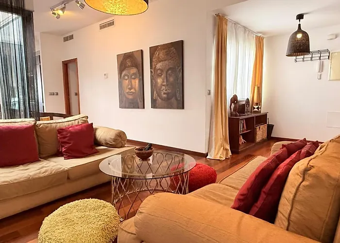Atico En Plaza De La Constitucion 3 Bedrooms * Màlaga